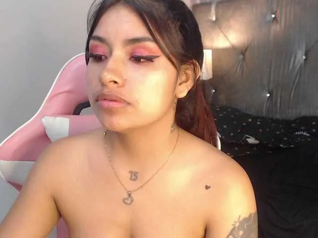 Naughty-Mailey – webcam model profile photo Image 5