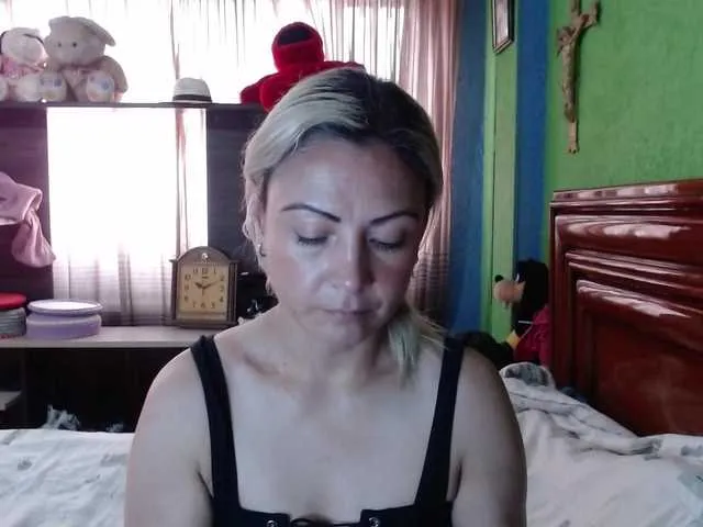 bunnydollstella – webcam model profile photo Image 12