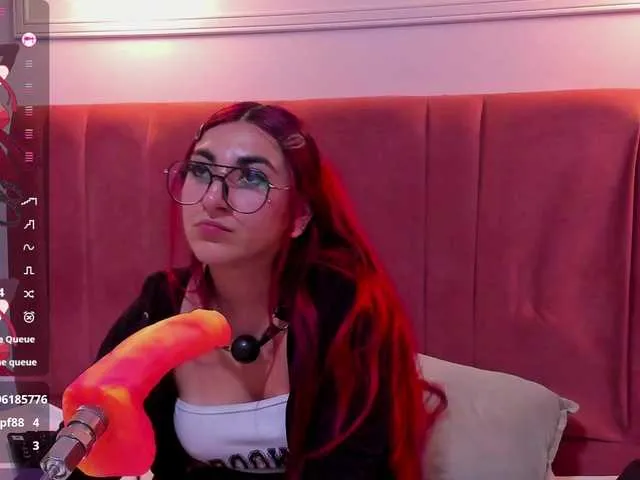 molochnaya000 – webcam model profile photo Image 3