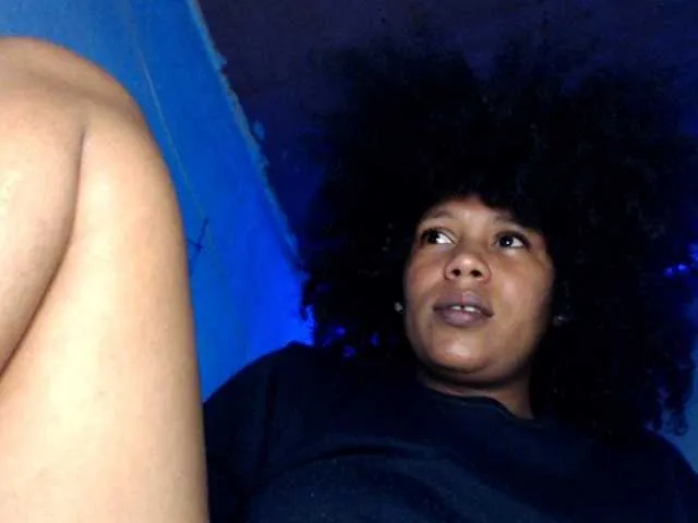 MinniMia – webcam model profile photo Image 14