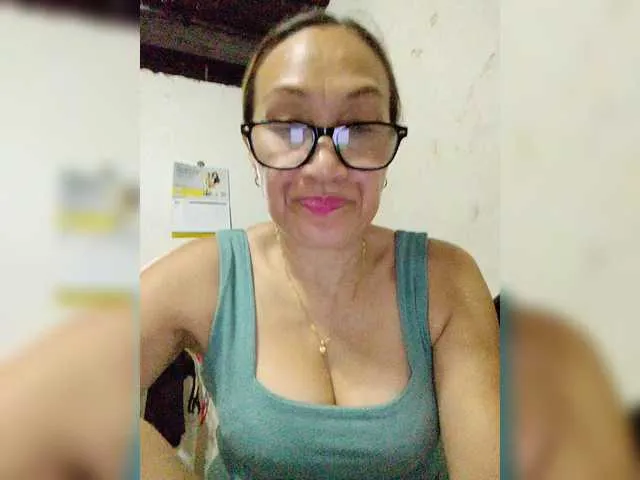 Likachkaa – webcam model profile photo Image 2