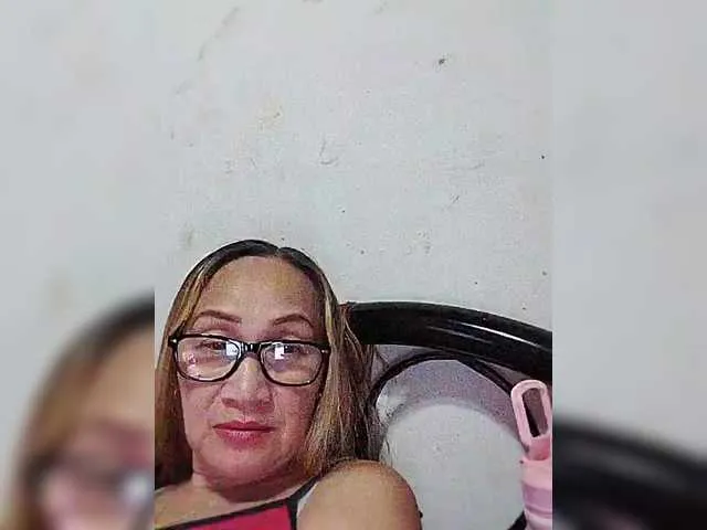 Likachkaa – webcam model profile photo Image 4