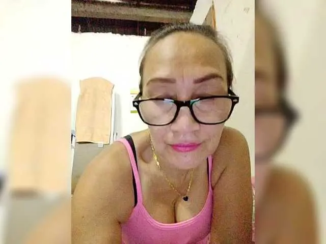 Likachkaa – webcam model profile photo Image 8