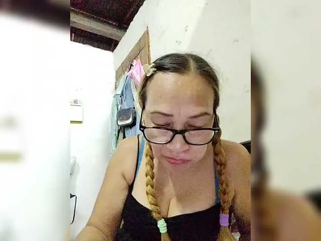 Likachkaa – webcam model profile photo Image 9