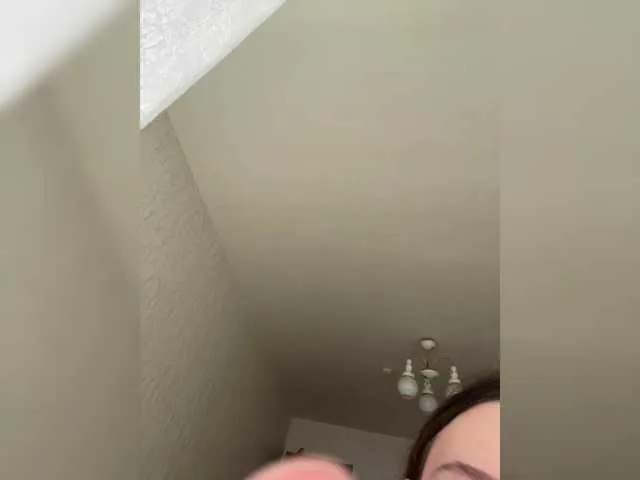 pleasant_fun – webcam model profile photo Image 4