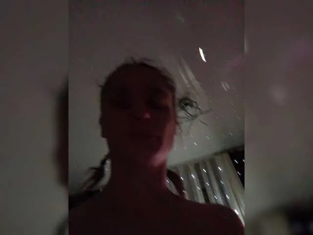 VikaAndMilana – webcam model profile photo Image 4