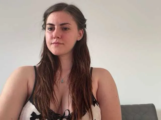 sara_williams01 – webcam model profile photo Image 2