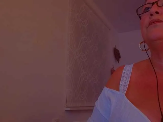 julyaandraul – webcam model profile photo Image 11