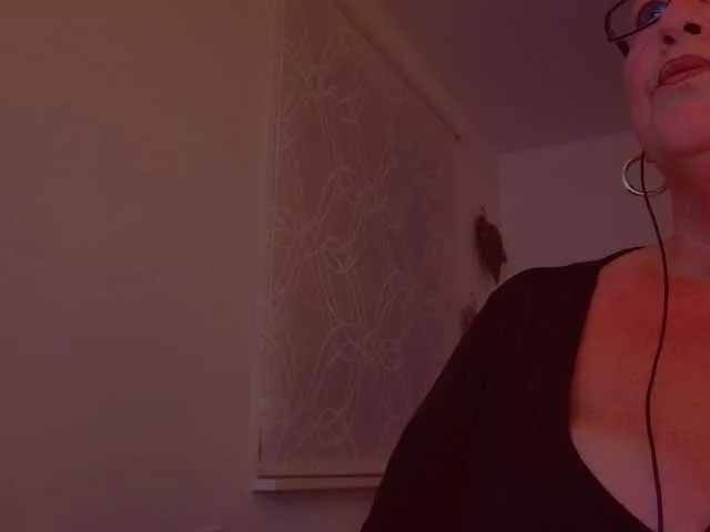 julyaandraul – webcam model profile photo Image 14