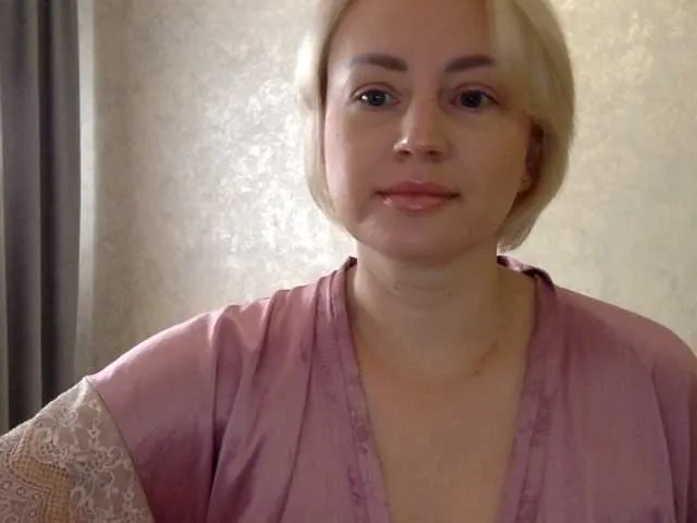 krissone – webcam model profile photo Image 4