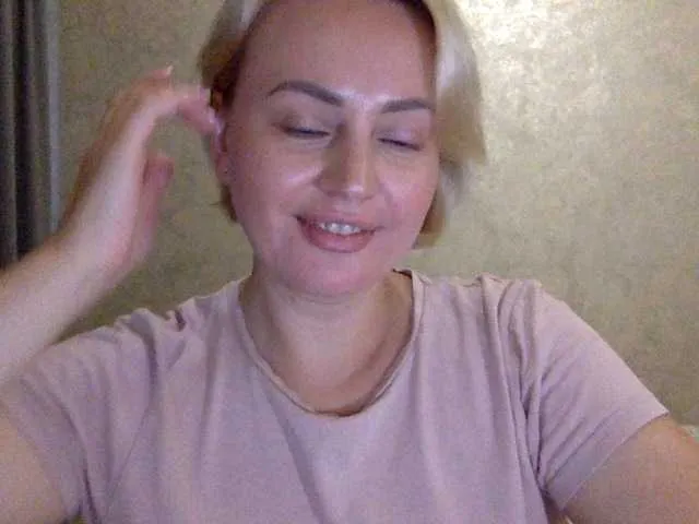 krissone – webcam model profile photo Image 5