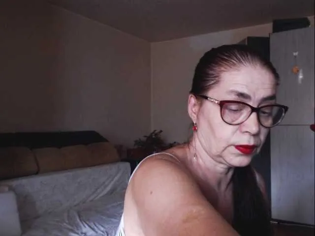 EditaMilf – webcam model profile photo Image 3