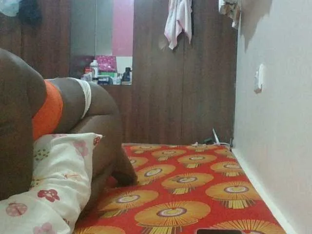 april_ebony18_ – webcam model profile photo Image 7