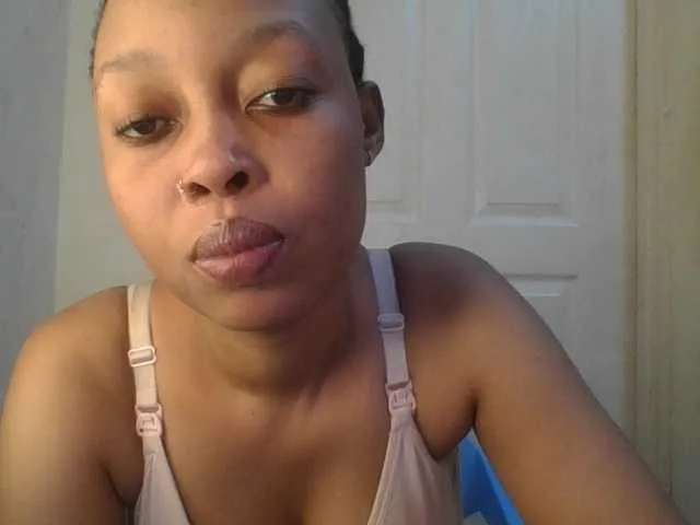 babyhuelix – webcam model profile photo Image 13