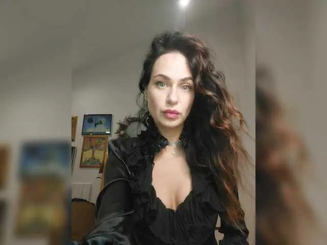 MiaLiaHot – webcam model profile photo Image 13