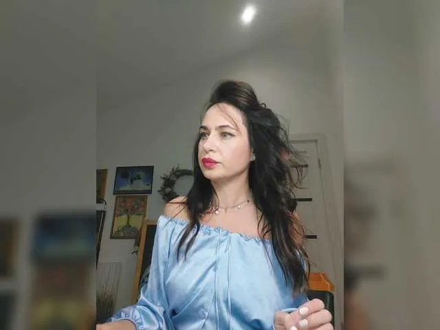 MiaLiaHot – webcam model profile photo Image 2