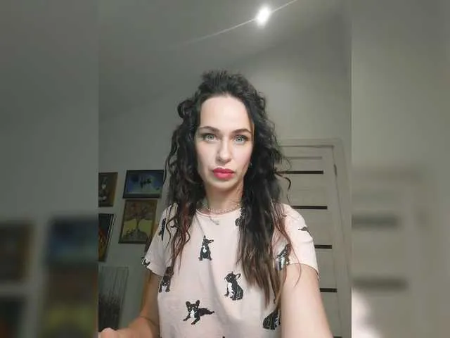 MiaLiaHot – webcam model profile photo Image 6