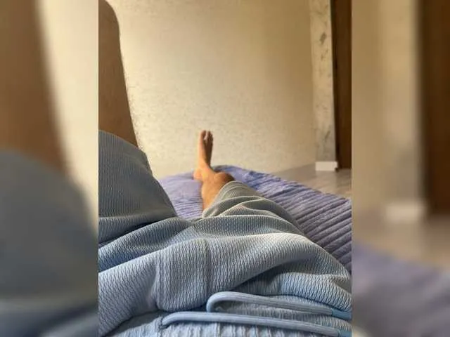 krissone – webcam model profile photo Image 4