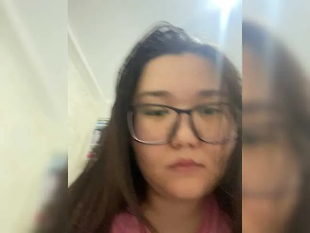 MinniMia – webcam model profile photo Image 13