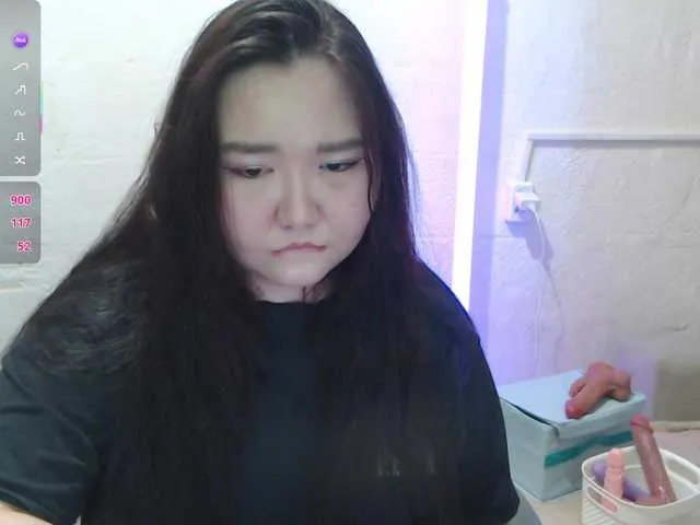 MinniMia – webcam model profile photo Image 15