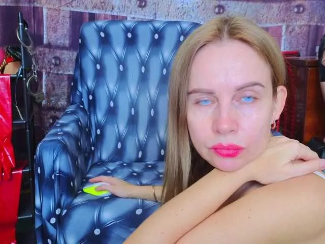 shiny-lily – webcam model profile photo Image 19