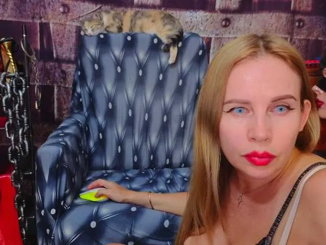 shiny-lily – webcam model profile photo Image 6