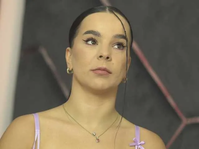 krissone – webcam model profile photo Image 6