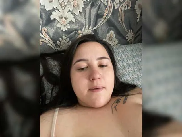 MinniMia – webcam model profile photo Image 10