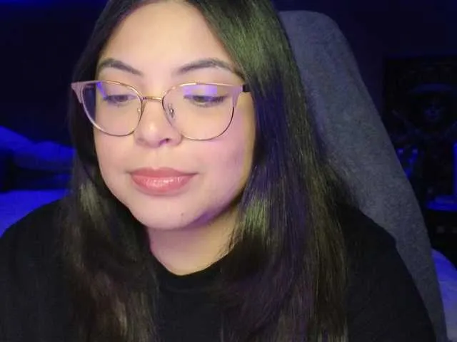 saraloverays – webcam model profile photo Image 11