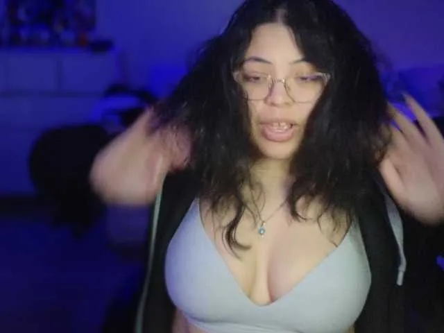 saraloverays – webcam model profile photo Image 6