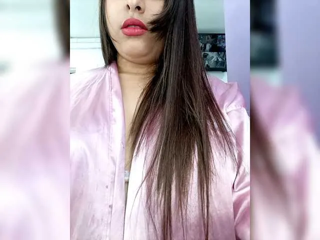 Ellidi – webcam model profile photo Image 10