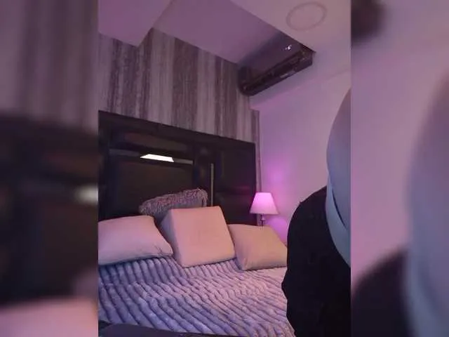 Ellidi – webcam model profile photo Image 12