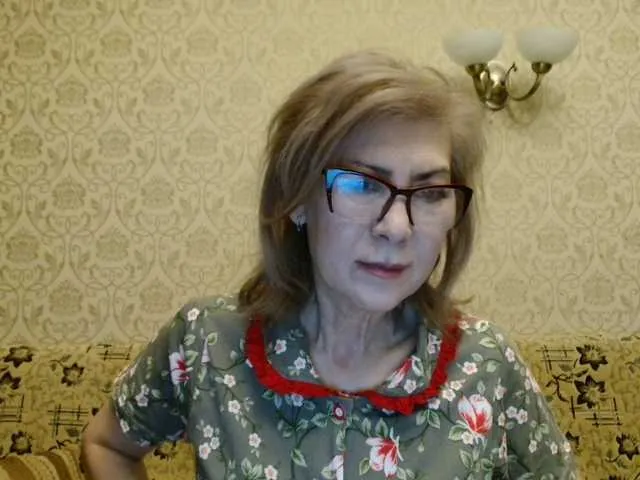 blondefoxsilverfox – webcam model profile photo Image 2