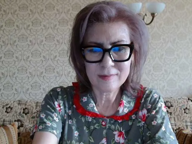 blondefoxsilverfox – webcam model profile photo Image 3