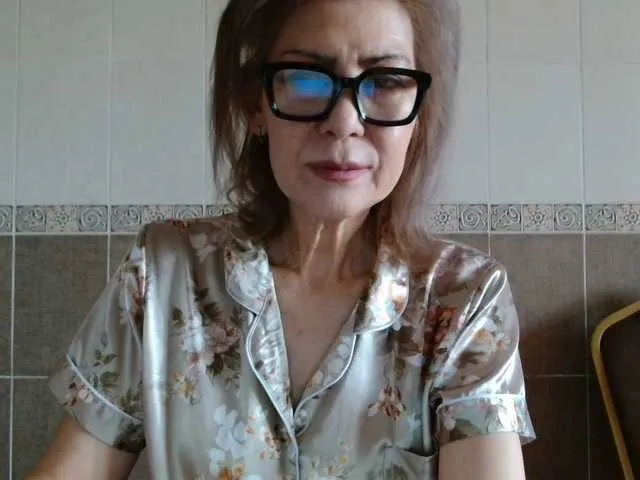 blondefoxsilverfox – webcam model profile photo Image 8