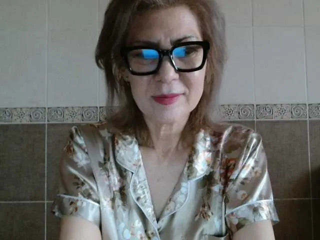 blondefoxsilverfox – webcam model profile photo Image 9