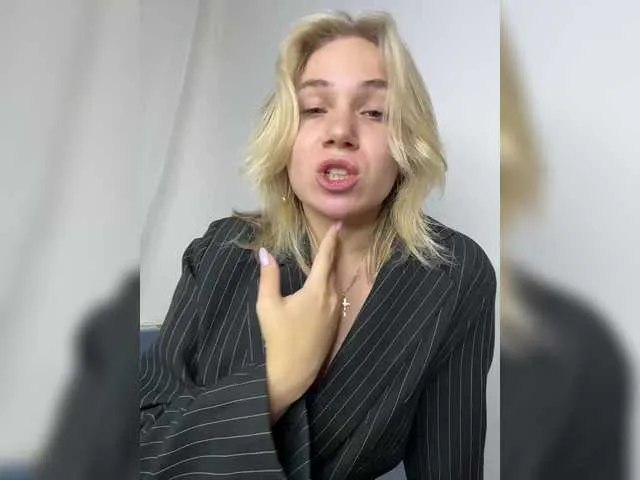 SquirtalPussy – webcam model profile photo Image 12