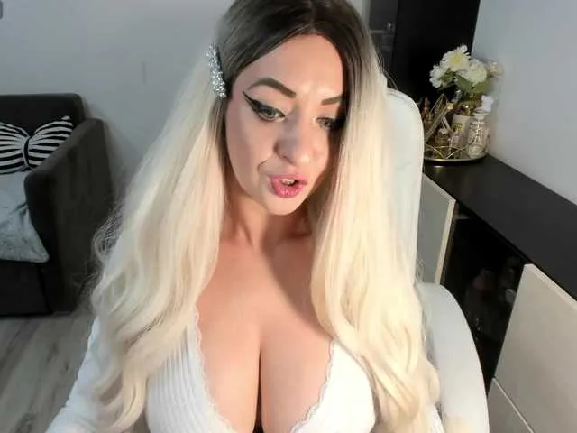 vika_loves_you – webcam model profile photo Image 2