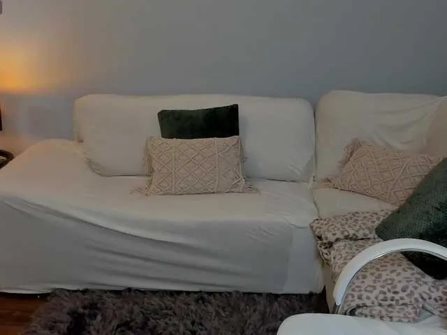 vika_loves_you – webcam model profile photo Image 9