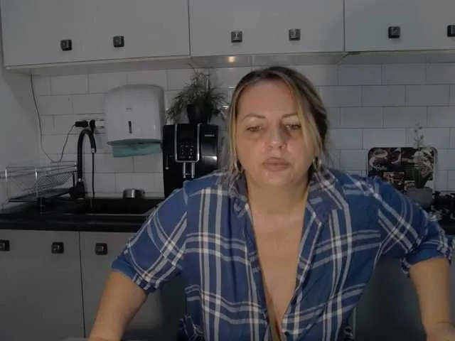 rasta_berry – webcam model profile photo Image 13