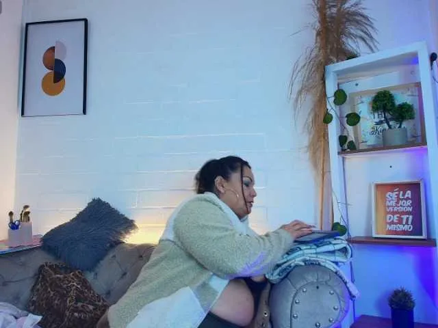 Laranya – webcam model profile photo Image 3