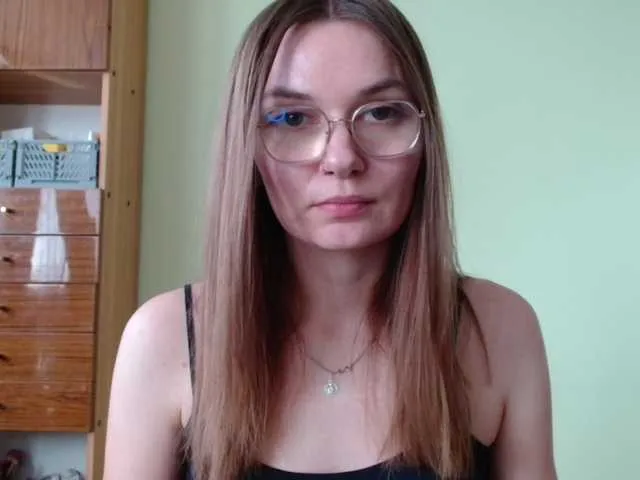 glossybabe_ – webcam model profile photo Image 17
