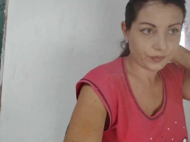 glossybabe_ – webcam model profile photo Image 9