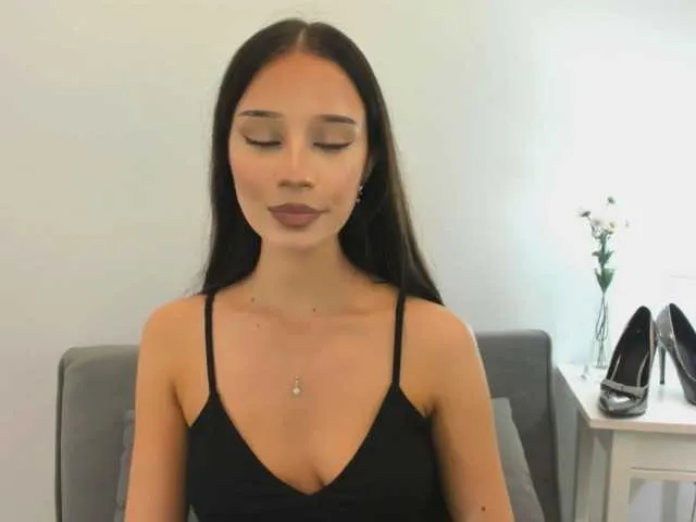 onlygia – webcam model profile photo Image 3