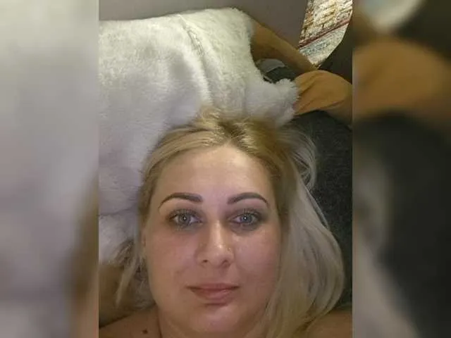 prettiestprincess – webcam model profile photo Image 2