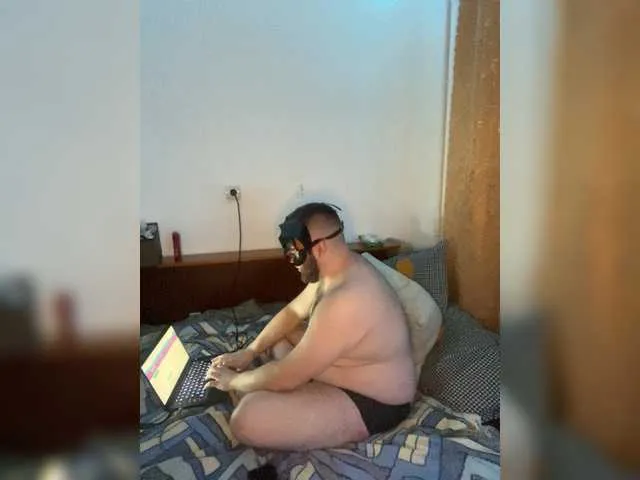 pleasant_fun – webcam model profile photo Image 2