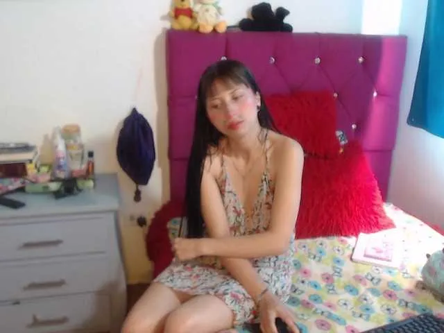 Kristallik-1 – webcam model profile photo Image 9