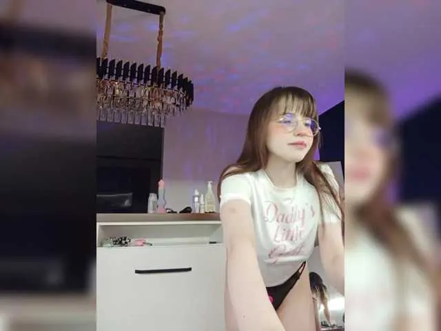 millemimi – webcam model profile photo Image 13