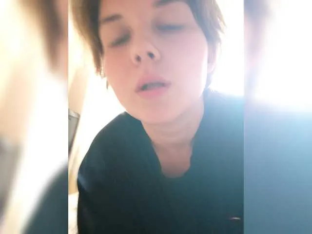 MiaTonyy – webcam model profile photo Image 4