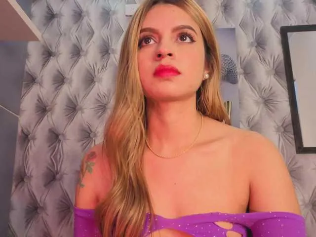 krissone – webcam model profile photo Image 11